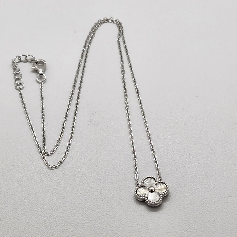 Brand New Sterling Silver 925 One Clover Necklace
